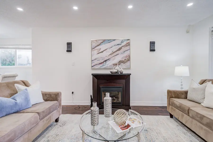 6 Norhead AVE, Toronto E07, ON M1S 2X6