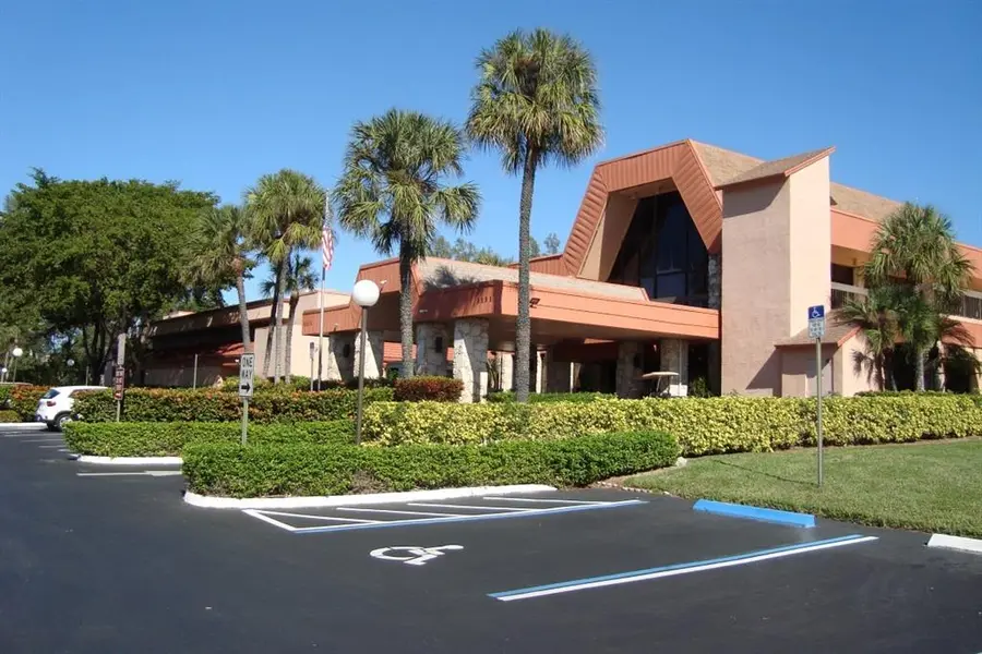 3120 Holiday Springs Blvd #106, Margate, FL 33063