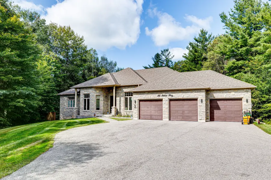 26 Pelosi WAY, East Gwillimbury, ON L0G 1M0