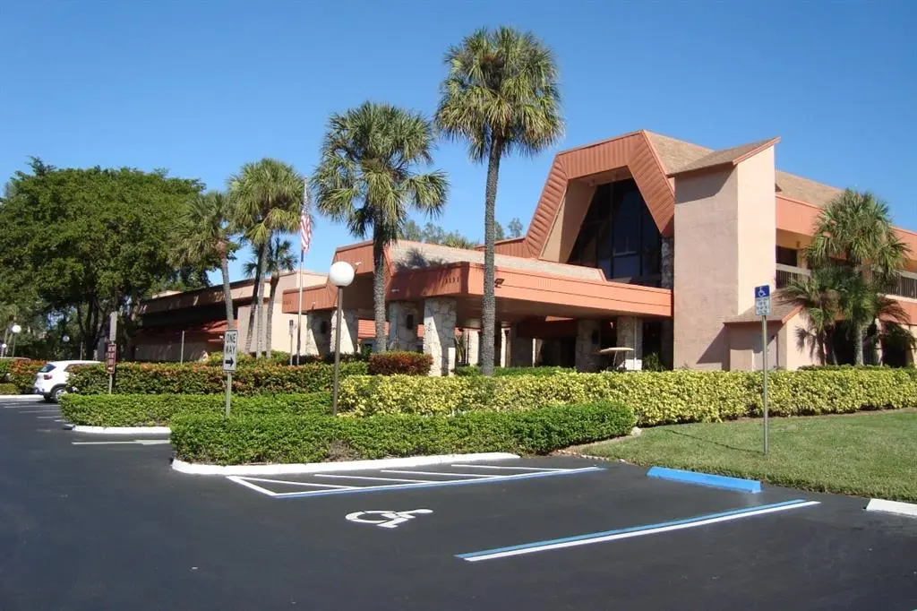 Margate, FL 33063,3120 Holiday Springs Blvd #106