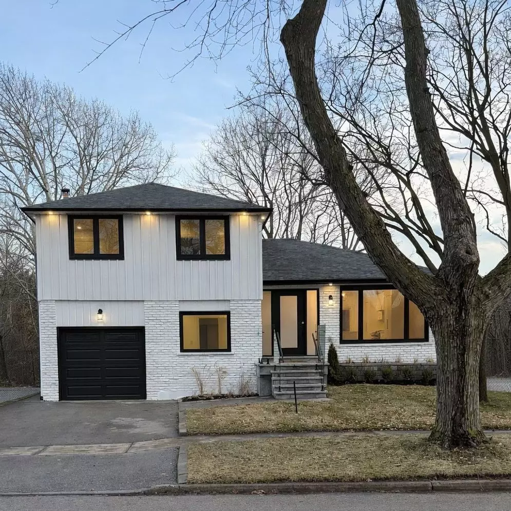 Oakville, ON L6L 2T5,2276 Wyandotte DR