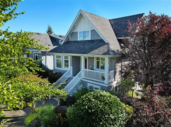 2443 Florence St, Oak Bay, BC V8R 5E7
