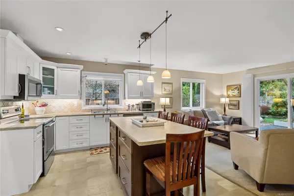 Qualicum Beach, BC V9K 2J2,559 Juniper Dr