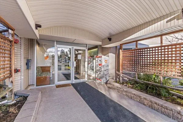 Nanaimo, BC V9S 2H6,770 Poplar St #211