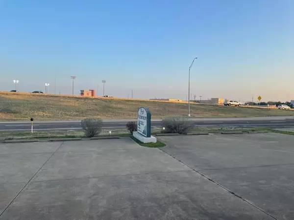 Cedar Hill, TX 75104,311 S Highway 67