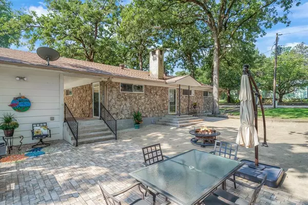 Tool, TX 75143,913 Doe Run Road