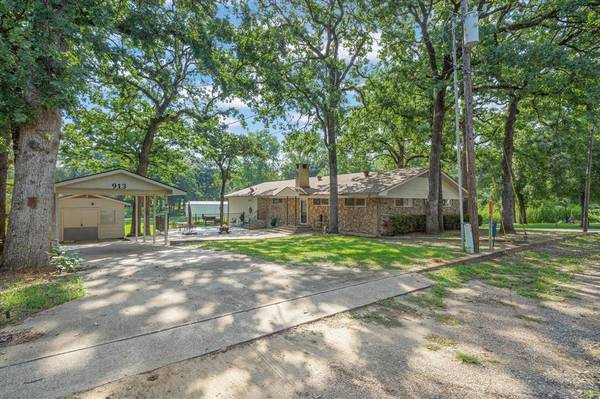 Tool, TX 75143,913 Doe Run Road