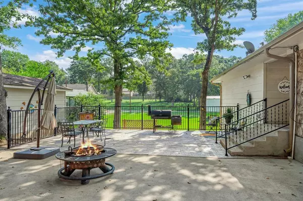 Tool, TX 75143,913 Doe Run Road