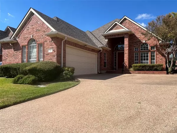 721 Village Green Drive, Desoto, TX 75115