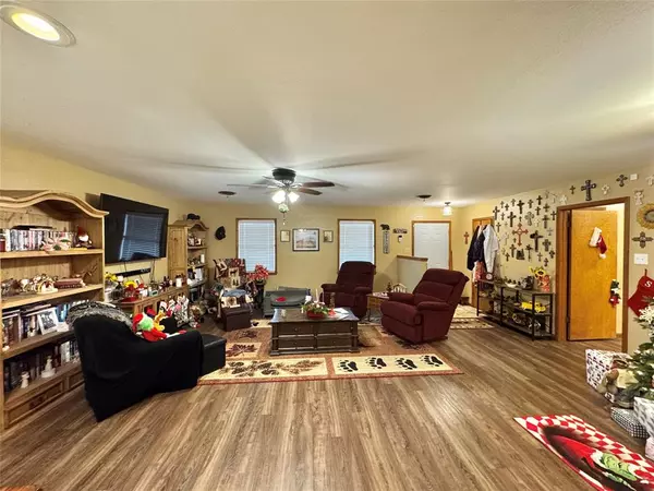 Era, TX 76238,6989 W FM 922