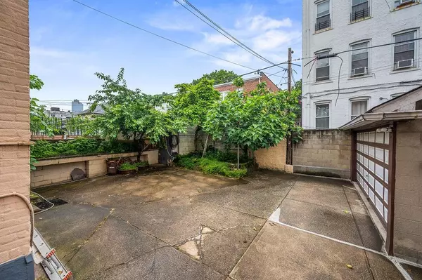 Brooklyn, NY 11214,32 Bay 34th ST