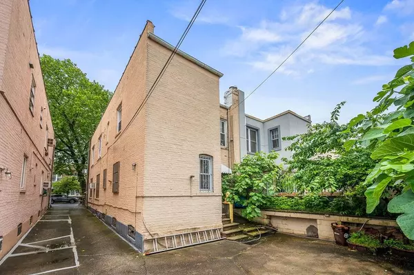 Brooklyn, NY 11214,32 Bay 34th ST