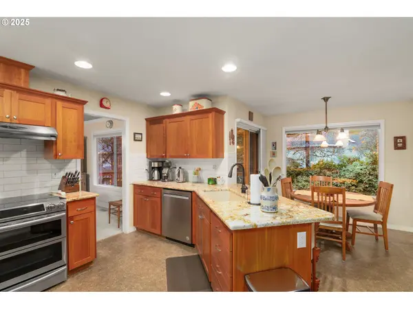 Portland, OR 97219,5007 SW CANTERBURY LN