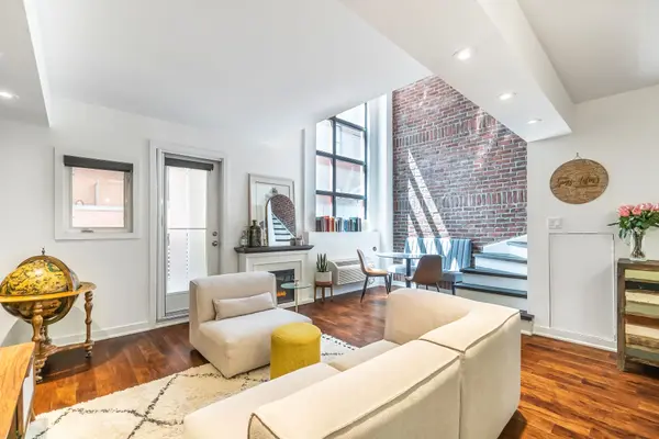 Toronto C08, ON M4Y 3C8,21 Earl ST #119