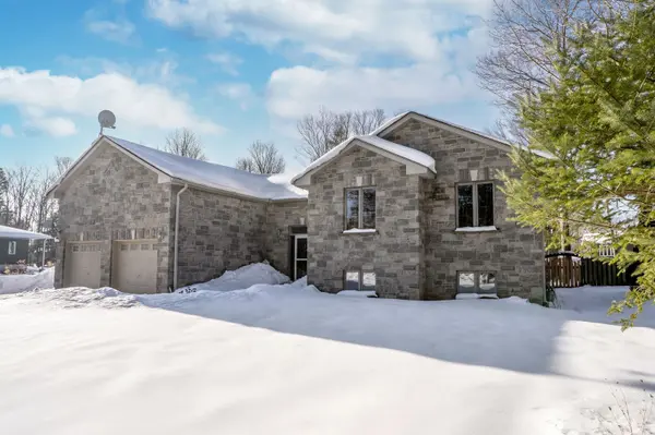 122 Trout LN, Tiny, ON L9M 0J1