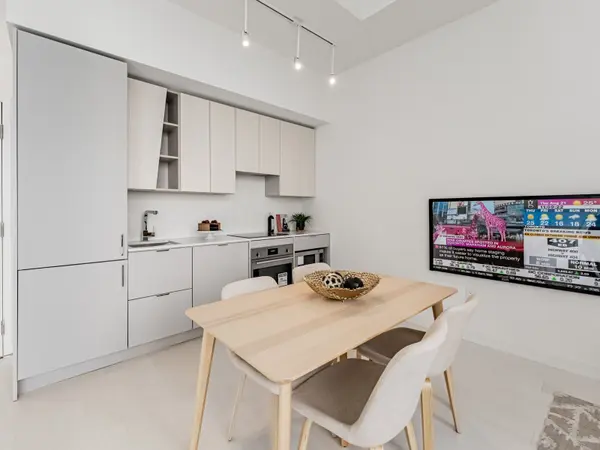 Mississauga, ON L5B 0M4,3883 Quartz RD #6012