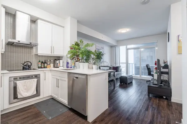 Burlington, ON L7R 0E5,2087 Fairview ST #1506