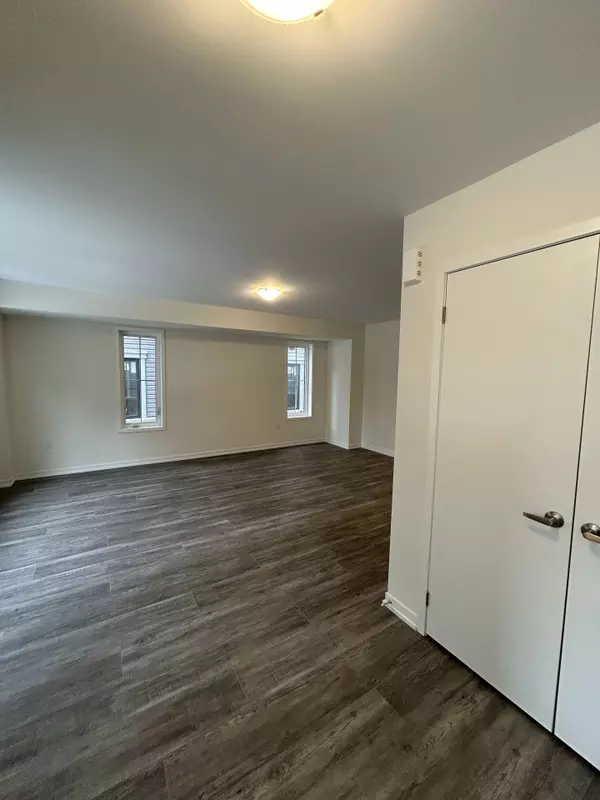 Cambridge, ON N1T 0H4,15 Cleveland Common