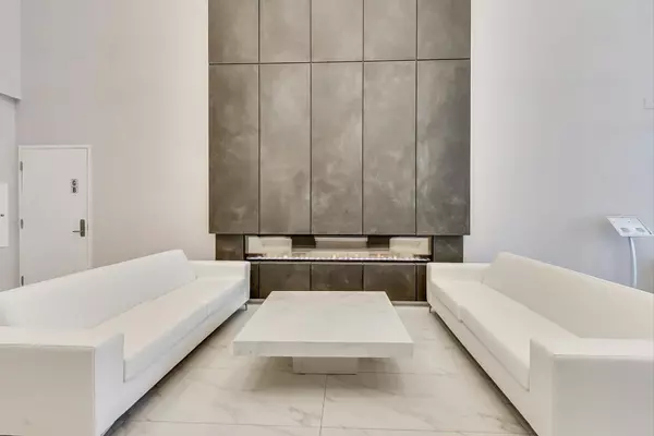 Hamilton, ON L8P 0C6,15 Queen ST S #1202