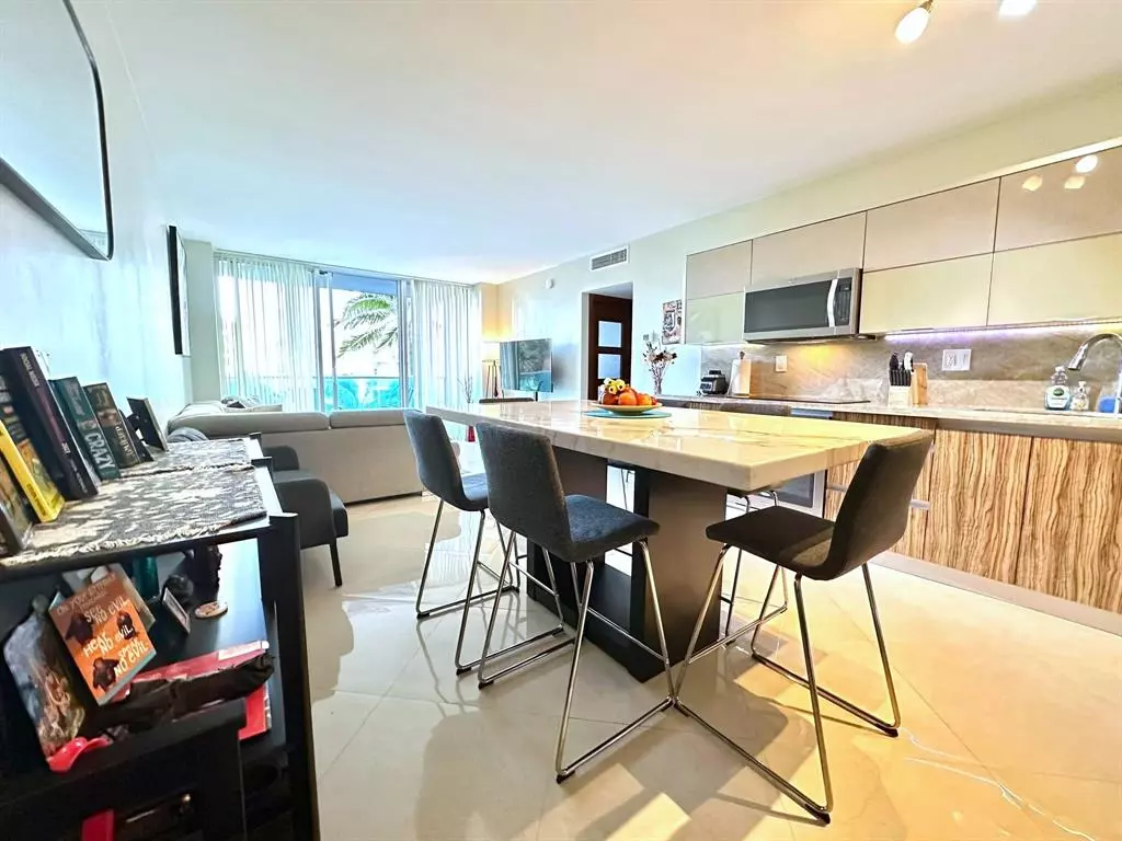 Hollywood, FL 33019,4001 S Ocean Dr #3H