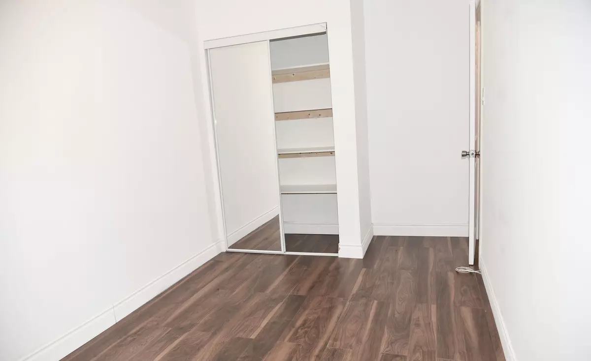 Newmarket, ON L3Y 2S4,181 Penn AVE S #Main