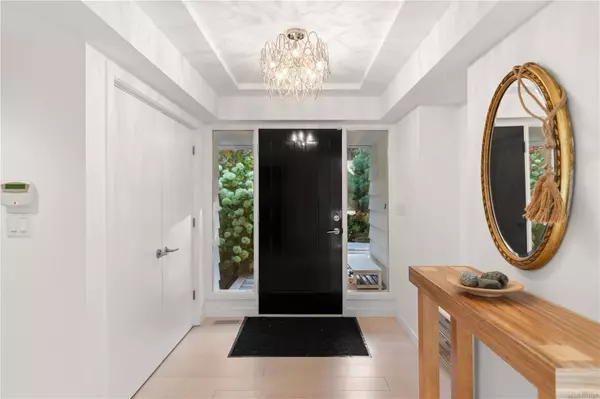 Saanich, BC V8N 1X6,2623 Queenswood Dr