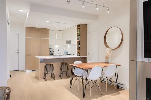 1033 Cook St #303, Victoria, BC V8V 0E1