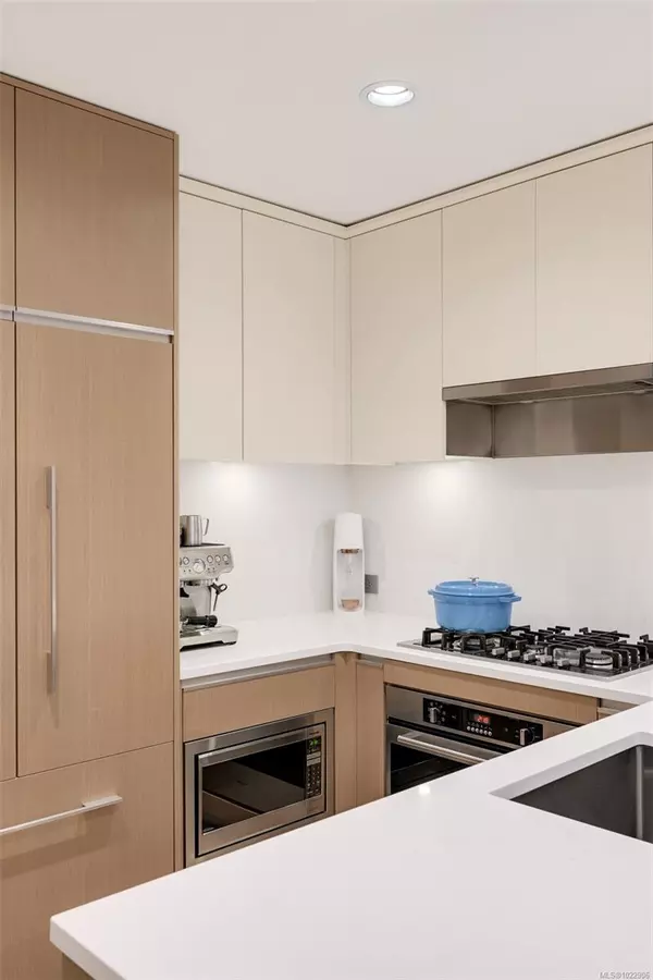 Victoria, BC V8V 0E1,1033 Cook St #303