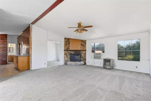 Cleburne, TX 76033,1491 County Road 319 #B