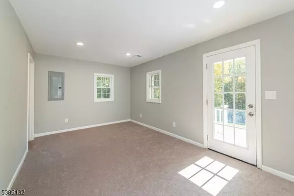 Hampton Twp., NJ 07860,25 Route 521