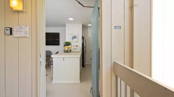 Kailua-kona, HI 96740,76-6259 ALII DRIVE #251