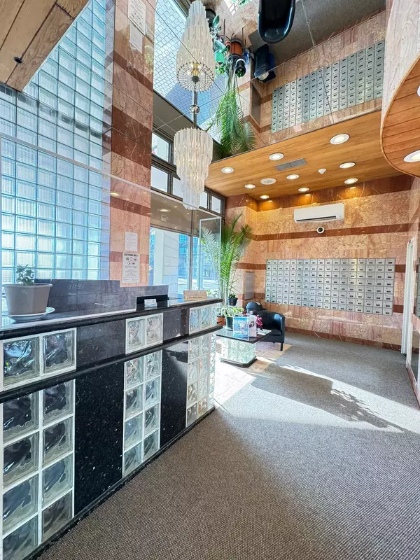 Toronto C01, ON M5J 2N2,250 Queens Quay W #704