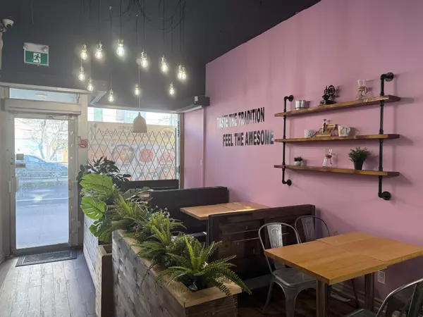 Toronto C01, ON M5T 1R9,283 College ST