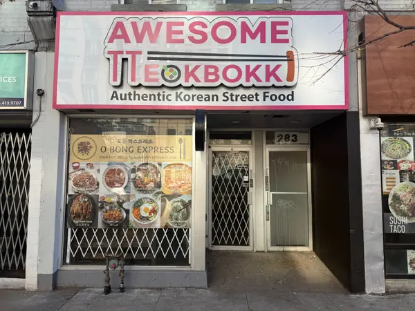 Toronto C01, ON M5T 1R9,283 College ST