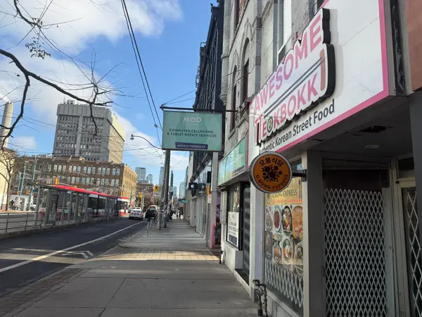 Toronto C01, ON M5T 1R9,283 College ST