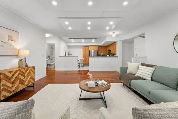 Toronto C11, ON M4G 4K2,1801 Bayview AVE #101