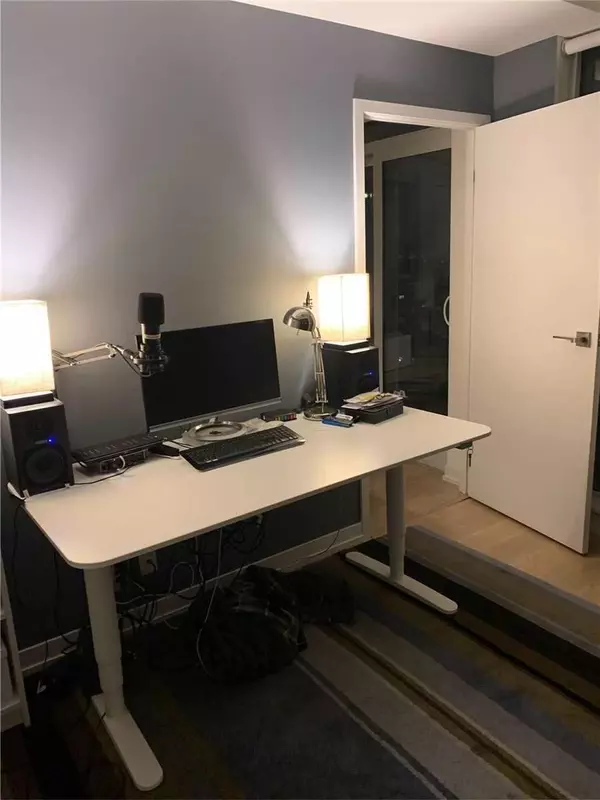 Toronto C10, ON M4S 0A5,98 Lillian ST #1617