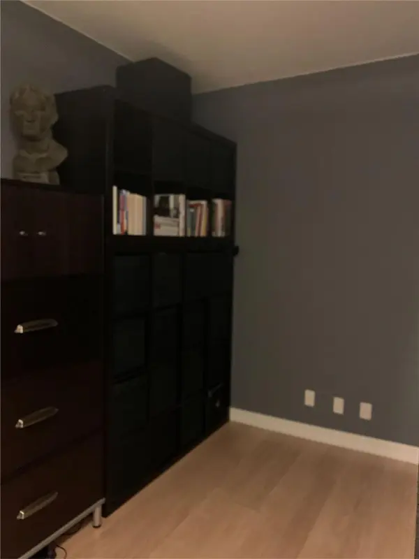 Toronto C10, ON M4S 0A5,98 Lillian ST #1617