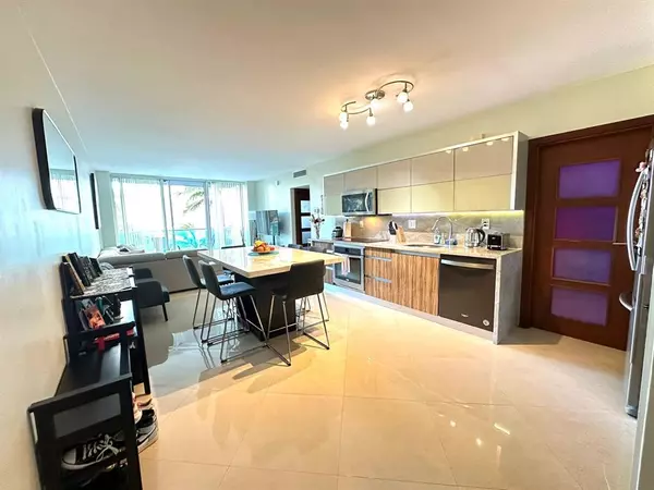 Hollywood, FL 33019,4001 S Ocean Dr #3H