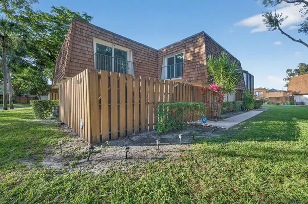 Davie, FL 33324,9110 SW 22nd Ct #D-4