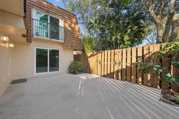 Davie, FL 33324,9110 SW 22nd Ct #D-4