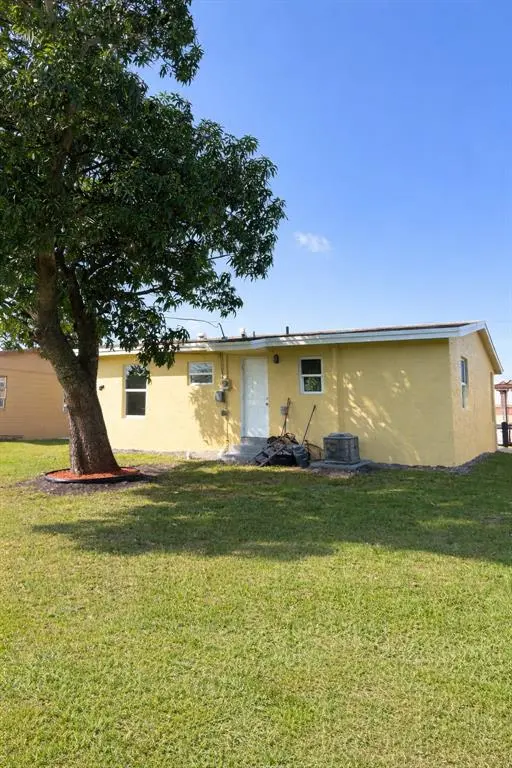Belle Glade, FL 33430,561 SW 14th St