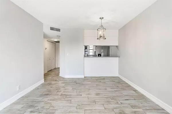 Coral Springs, FL 33071,911 Twin Lakes Dr #3-N