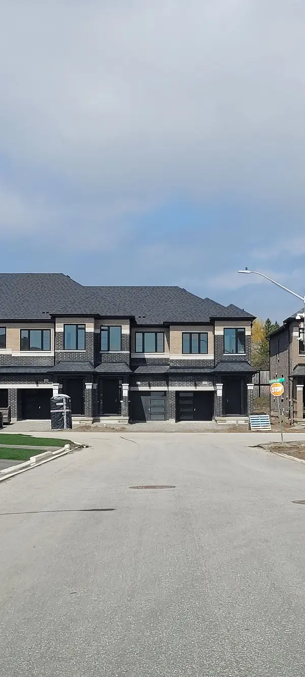 Barrie, ON L9J 0M3,108 Turnberry LN