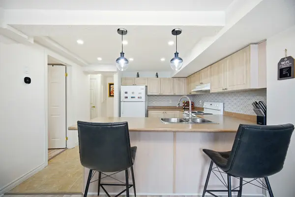 Barrie, ON L4N 6K4,89 Goodwin DR #5