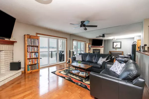 Collingwood, ON L9Y 5S3,8 Ramblings WAY #121