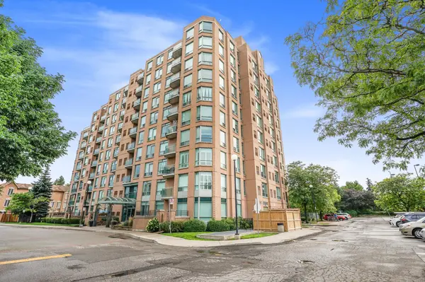 190 Manitoba ST #302, Toronto W06, ON M8Y 3Y8