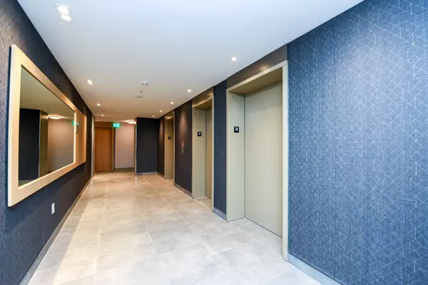 Mississauga, ON L5A 0B3,204 Burnhamthorpe RD E #1401