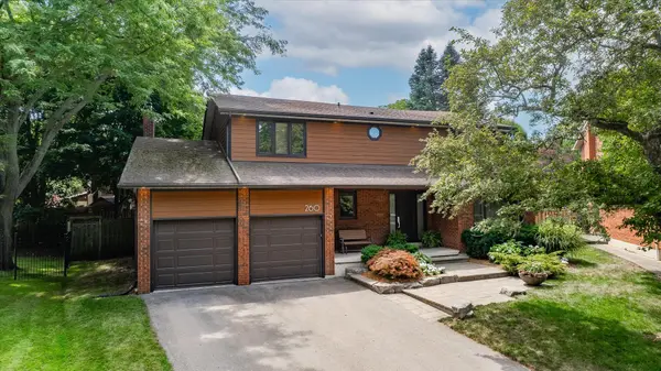 260 Princess Royal CT, Oakville, ON L6H 3A5