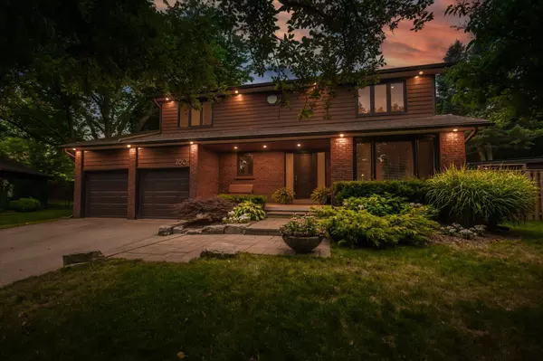 Oakville, ON L6H 3A5,260 Princess Royal CT